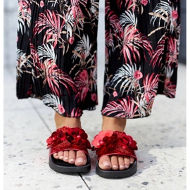 Red slides with a decorative upper from Caggio 2