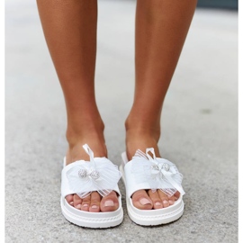 White sliders with a bow from Dido 1