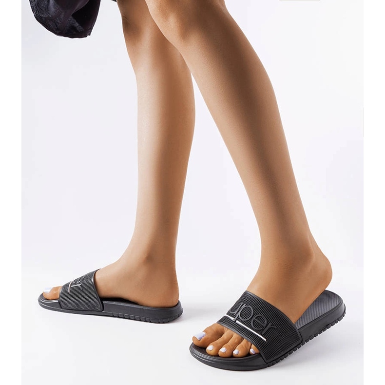 Black rubber slides from Azelio 1