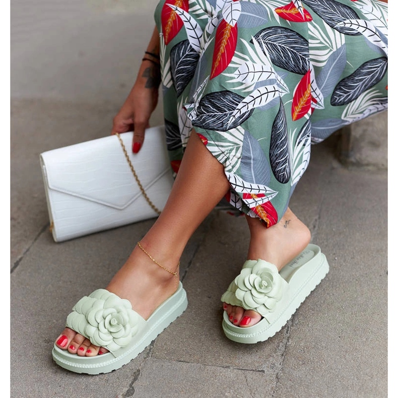 Green slippers with Paciano flower 1