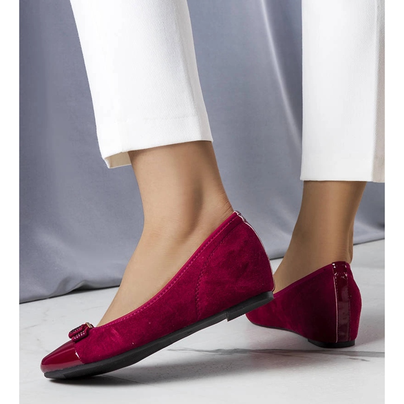 Burgundy ballerinas with an indoor wedge from Cailot red 1