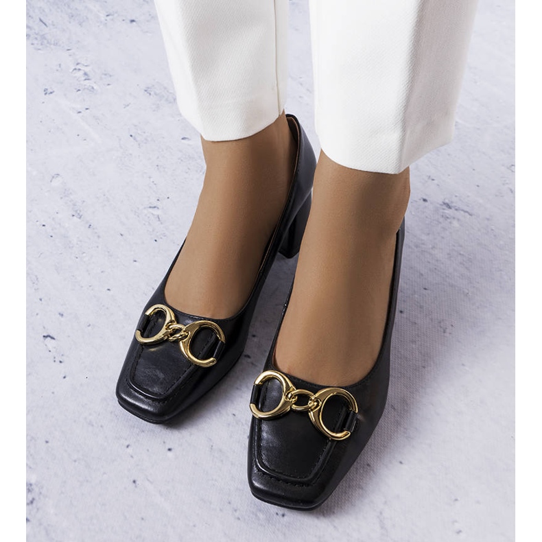 Black square toe pumps from Neufville 2