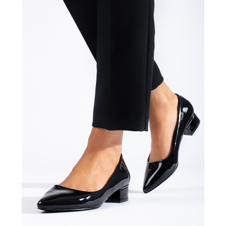 Goodin Classic pumps with low heels black 1