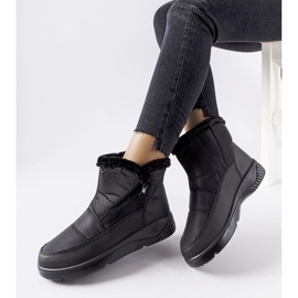 Black Judithe insulated snow boots with a zipper 1