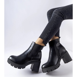 Black ankle boots with a thick heel from Tobiassen 1