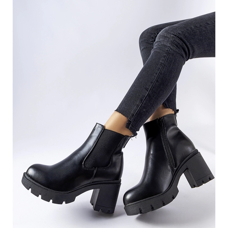 Black ankle boots with a thick heel from Tobiassen 1