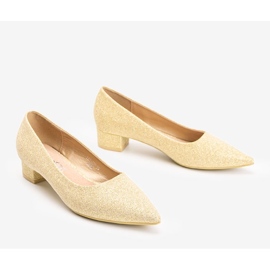 Gold pumps on a Kennedy low post golden 1