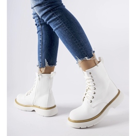 White classic Benvenuto boots 2