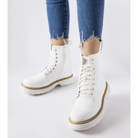 White classic Benvenuto boots 1