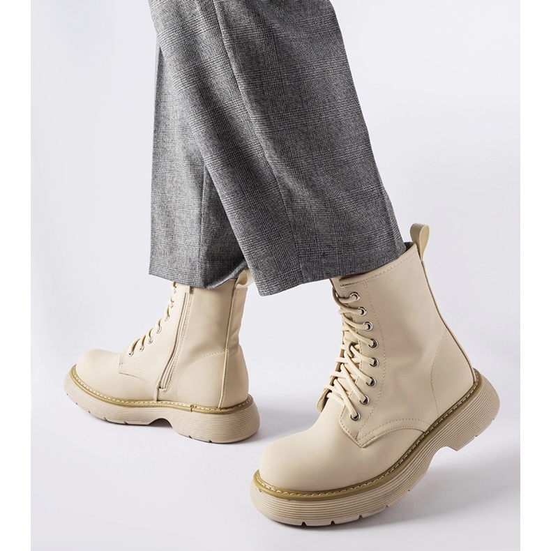 Beige classic Benvenuto boots 2