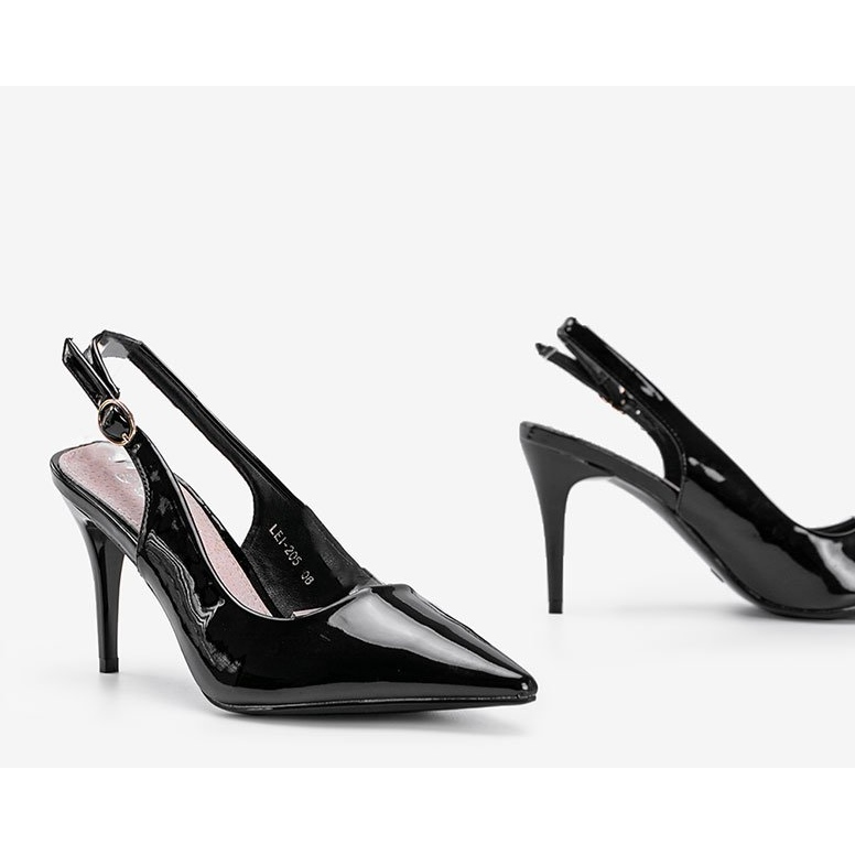 Black pumps lacquered on a Cindy belt 1