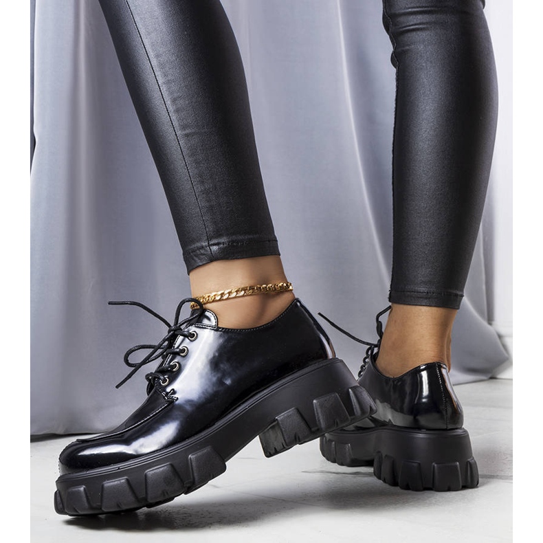 Black lacquered shoes from Lynn 1