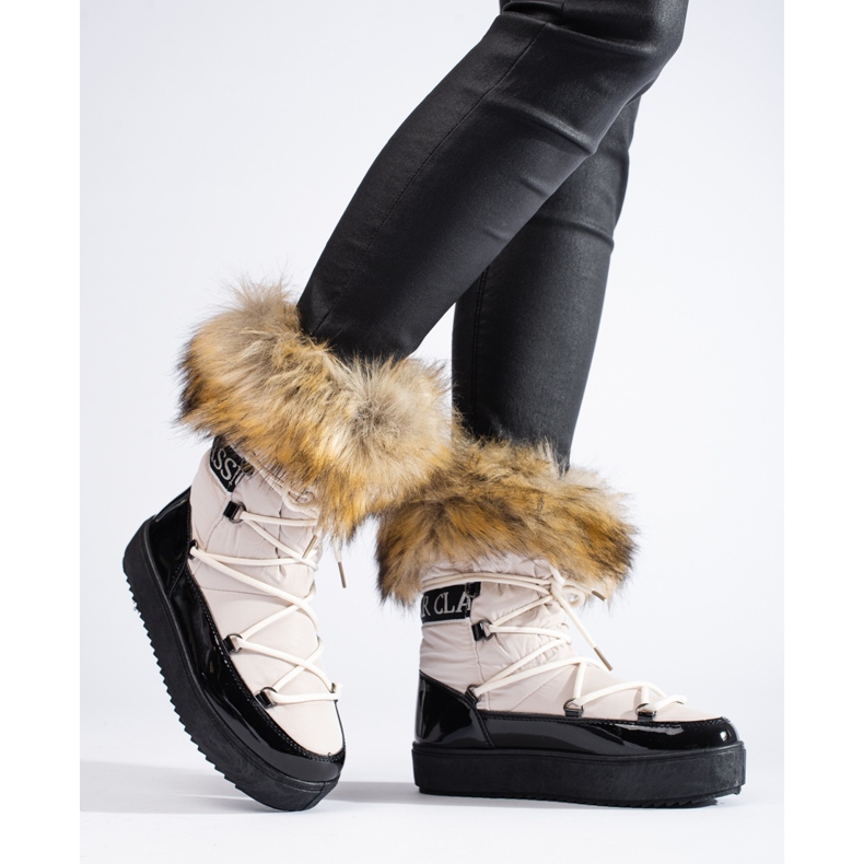 Beige and black snow boots with fur from Vinceza 1