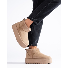 Short beige snow boots on the Shelovet platform 1