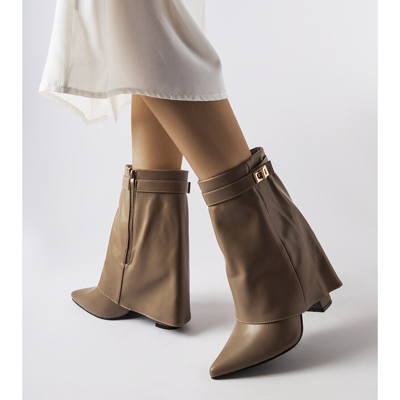 Brown boots with turned-up uppers from Aya 1