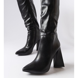 Medicina black boots on the post 2
