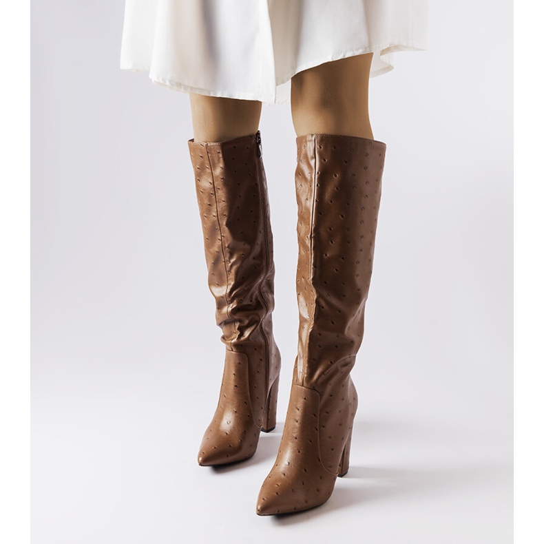 Brown boots with embossing on the Delfina post 1