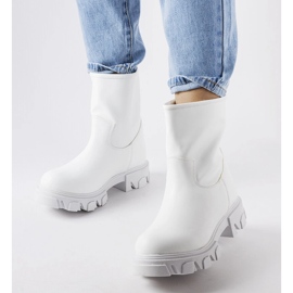 White slip-on worker shoes from Wuori 1