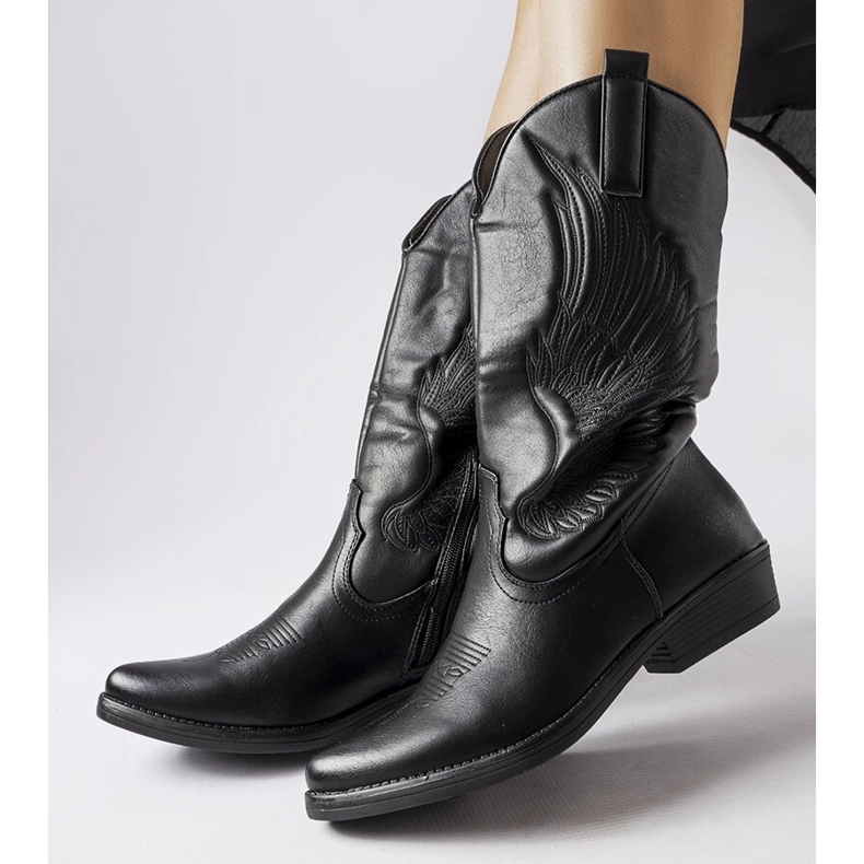 Black cowboy boots with an Olinda pattern 1