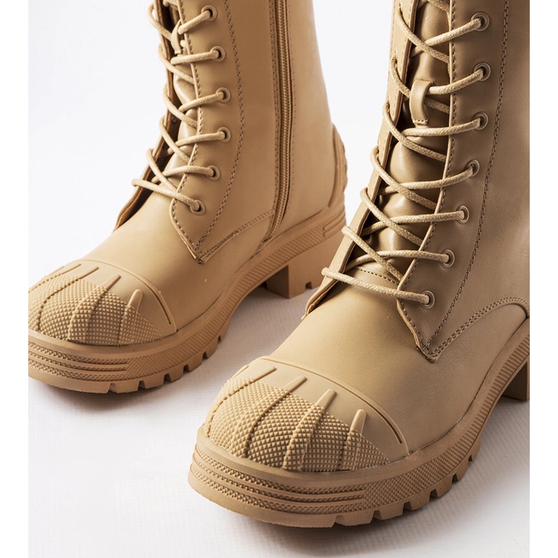 Beige worker boots with a thicker sole from Manara 1
