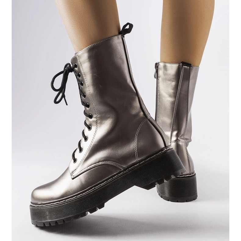 Brown metallic workers from Calcirelli 1