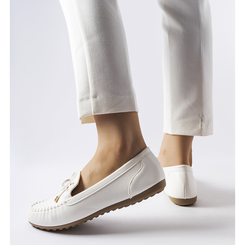 White loafers with a bow from Via Foria 1