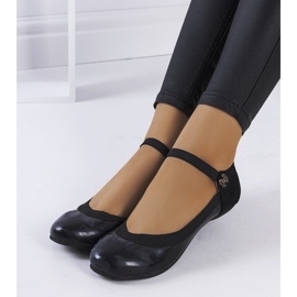 Black ballerinas with an elastic band from Hari 1