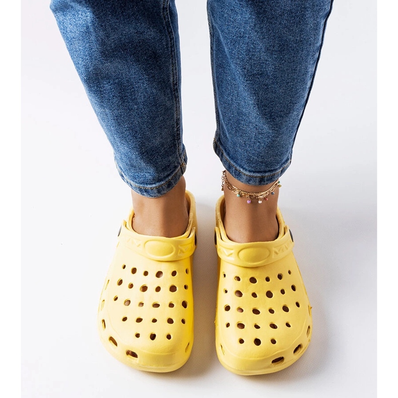 Yellow foam closed-toe slippers from Kleist 1