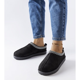 Black insulated slippers decorated with Dudi embroidery 1