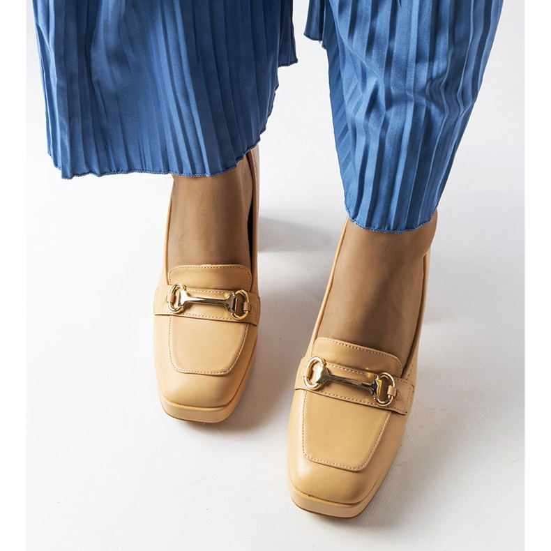 Beige pumps on a geometric block from Blaiss 1