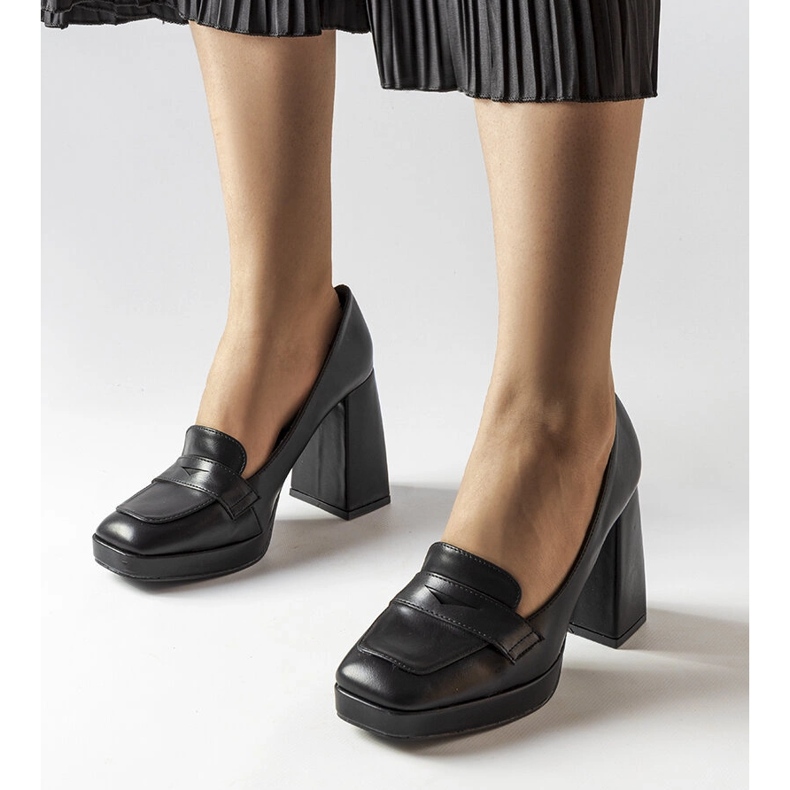 Black high heel pumps from Inès 1