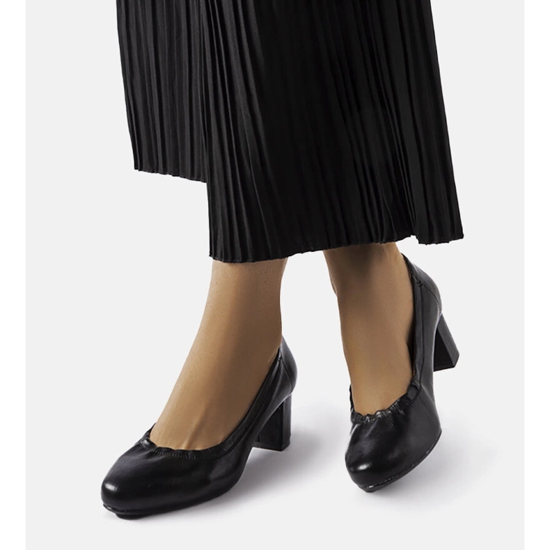 Inna Ploufe black pumps on the block 1