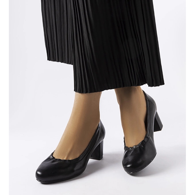 Inna Ploufe black pumps on the block 2