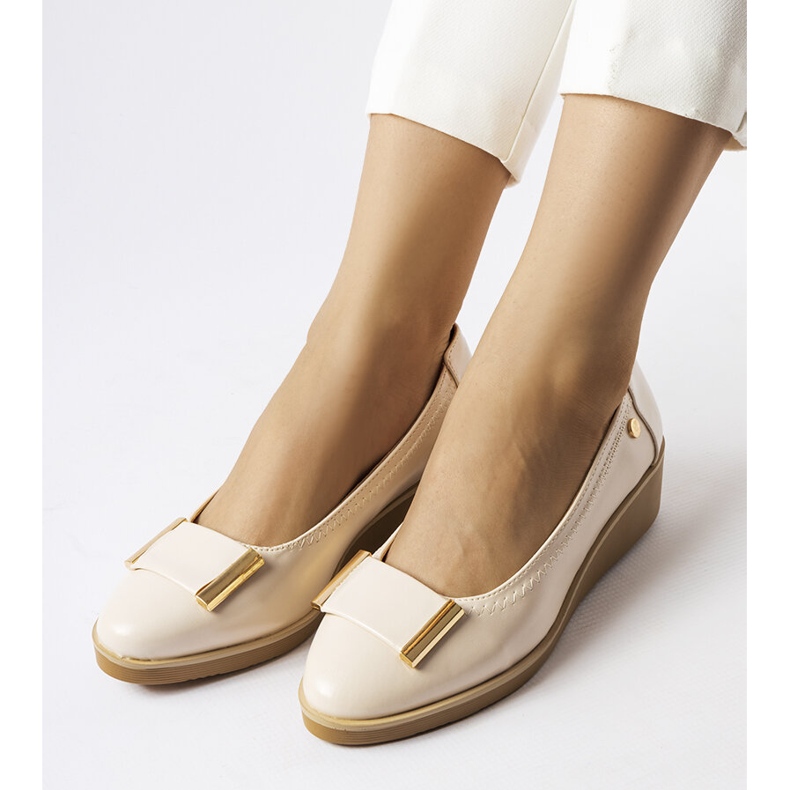 Inna Beige ballerinas with a leather insole from Kajla 1