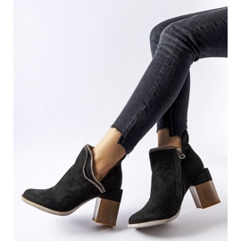 Black ankle boots on a decorative Odo heel 1