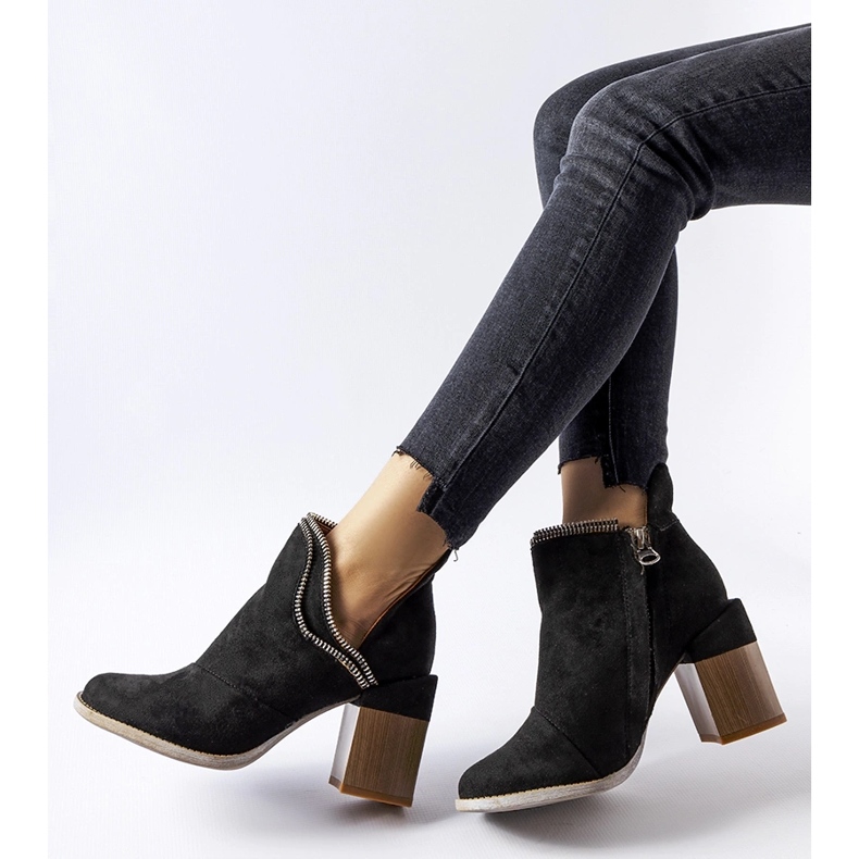 Black ankle boots on a decorative Odo heel 1