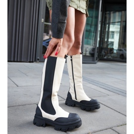 Beige massive boots with a tread by Barrios 2