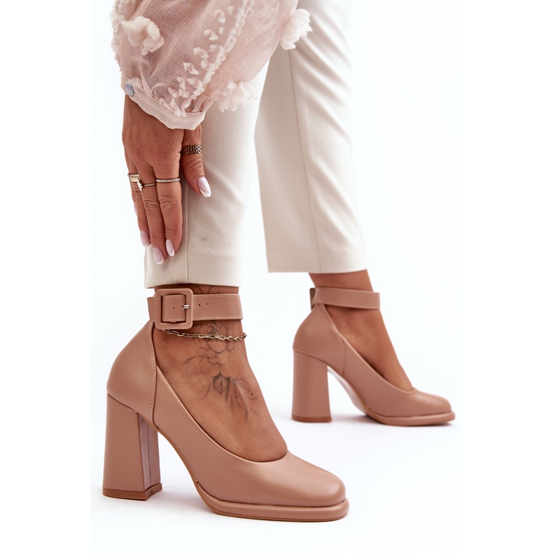 WS1 Pumps on a high heel with a buckle, beige Idovana 2