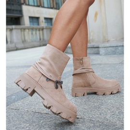 Beige ankle boots with a decorative bracelet by Geraldo 1