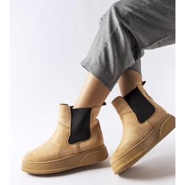 Dark beige ankle boots on the Benilde platform 1