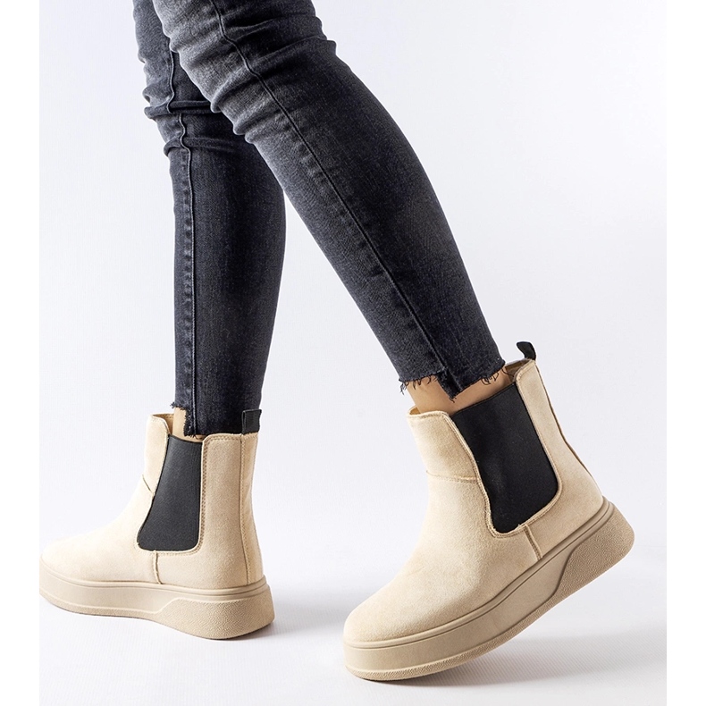 Beige ankle boots on the Benilde platform 1