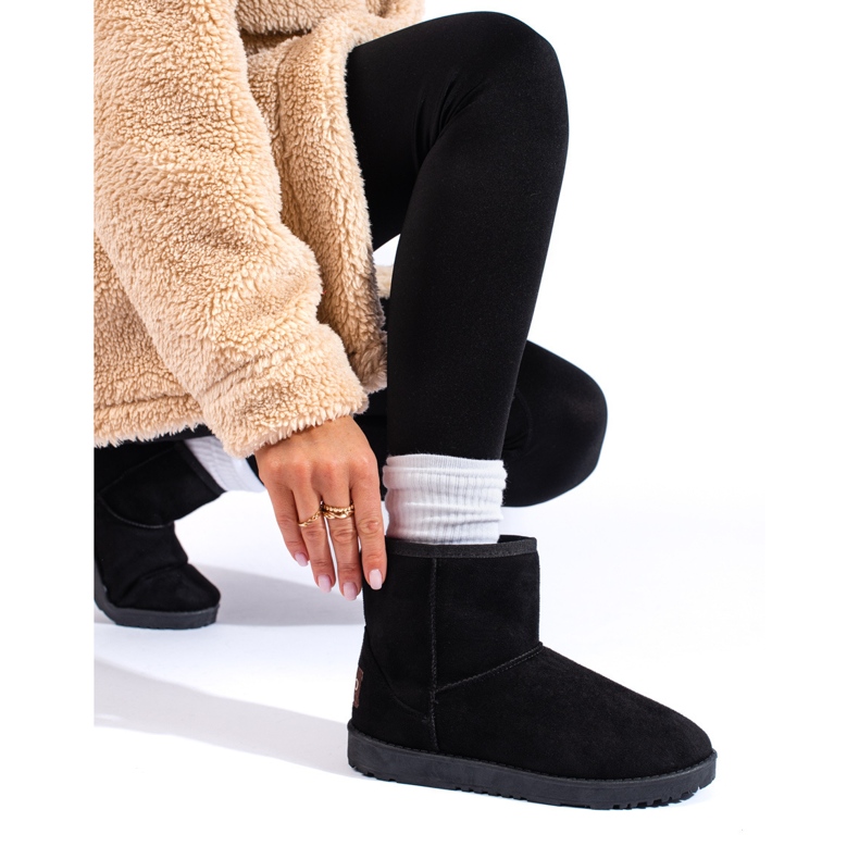 TRENDI Classic Mukluki black 1 TRENDI Classic Mukluki black 1