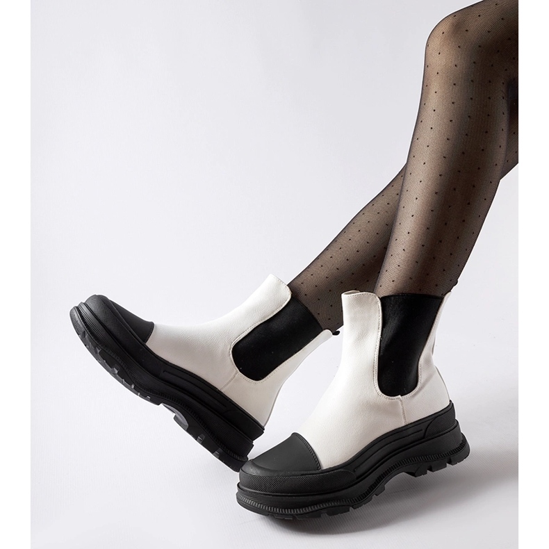 White ankle boots with a sporty Ermanno sole 1