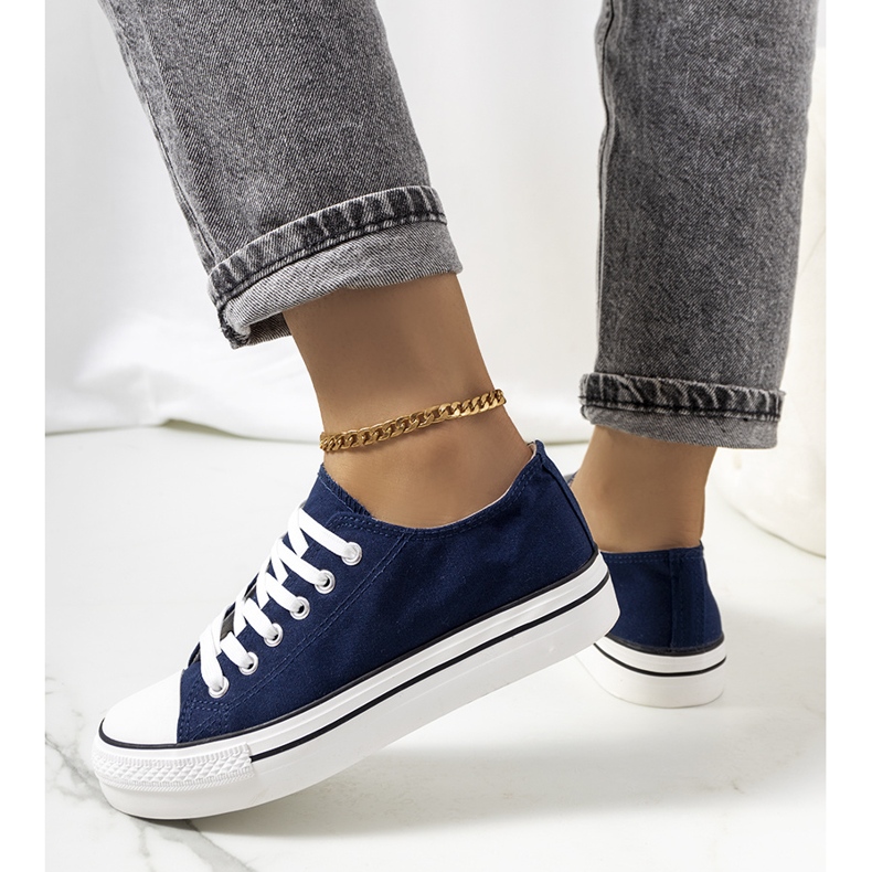 Navy blue sneakers on the Wessel platform 2