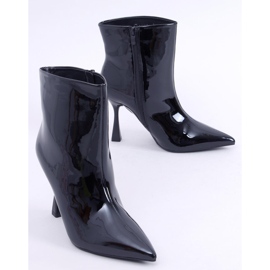 Boots lacquered on a Sylvia Black stiletto 1
