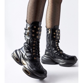 Black ankle boots decorated with Veronese quilting 1