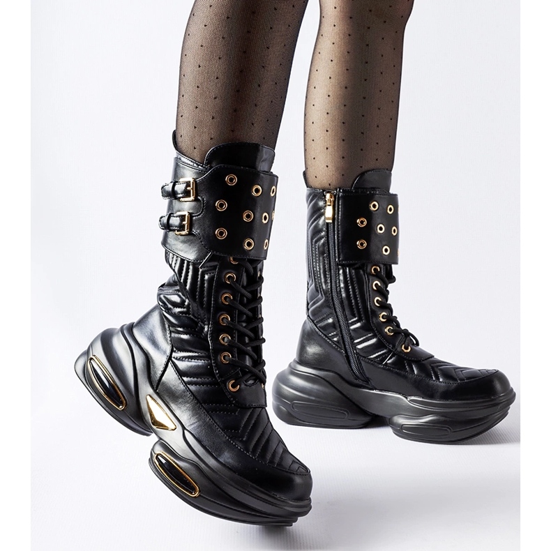 Black ankle boots decorated with Veronese quilting 1