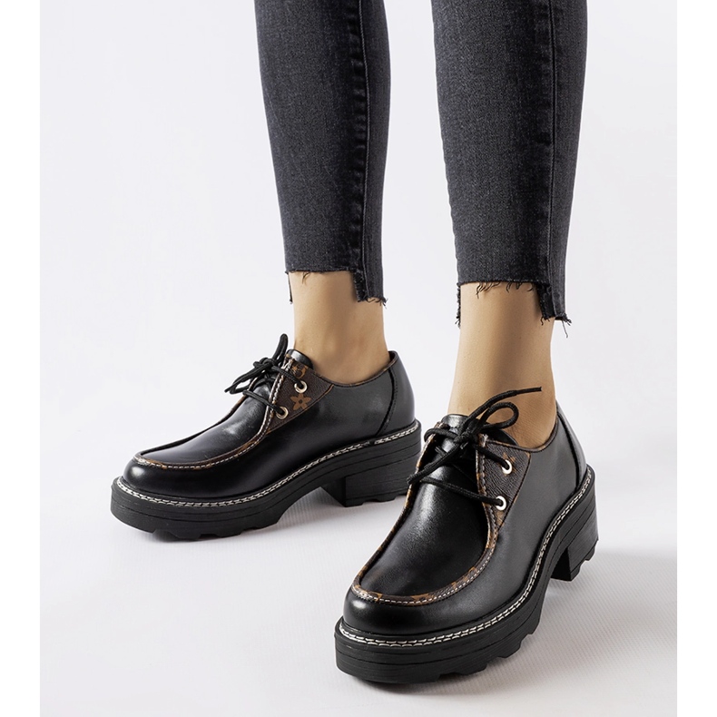Black low shoes with a massive Fondachetto heel 1