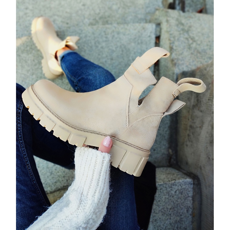 Light beige women's boots on the platform 1