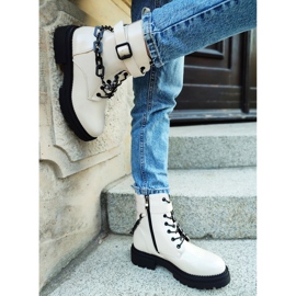 Ladies' beige lacquered worker boots with a detachable chain 2